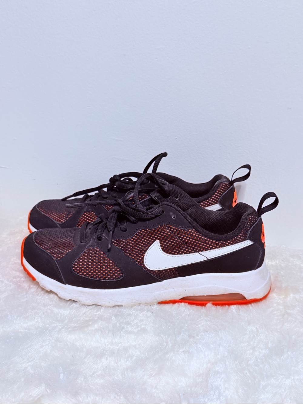 Nike Air Womens 8 Black Orange 2014 Sneakers